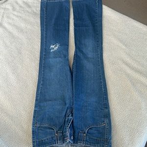 Levi’s 525 low boot cut  4 medium